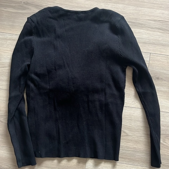 Black vneck top - Picture 4 of 4